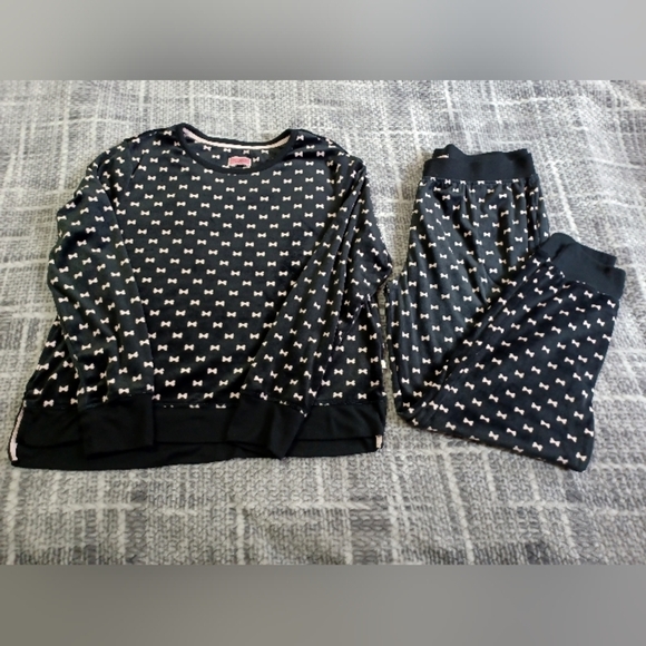 Kate Spade Silky Velour Sleep Set Pajamas Bows 2 Piece M Cozy core - Picture 1 of 14